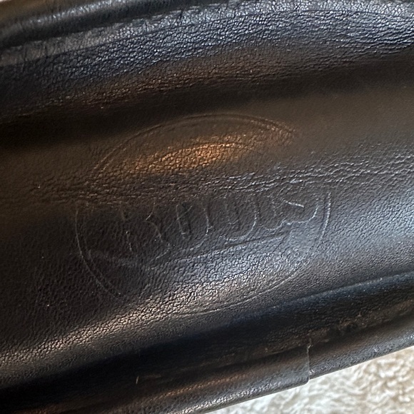 Vintage Chic Black Crossbody Bag with Buckle - Picture 2 of 16